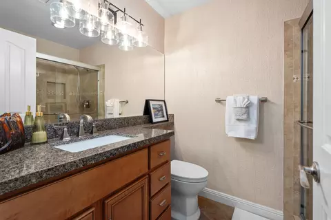 Bath - 58 Sutton Pl E, Palm Desert, CA 92211 photo 3 of 6