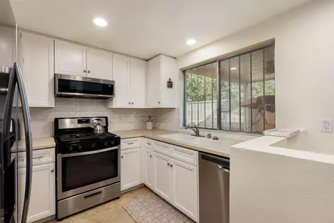 Kitchen - 48911 Taylor St, Indio, CA 92201 photo 2 of 5