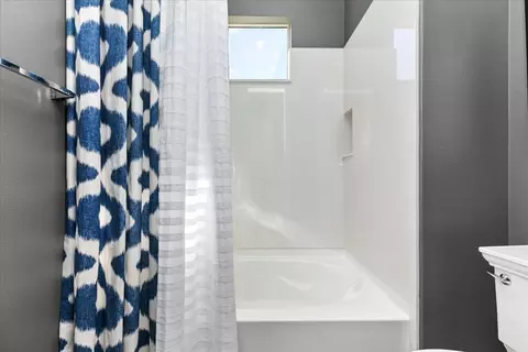 Bath - 51678 Hawthorne Ct, Indio, CA 92201 photo 2 of 3