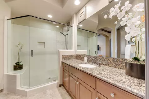 Bath - 80913 Gentle Breeze Dr, Indio, CA 92201 photo 2 of 5