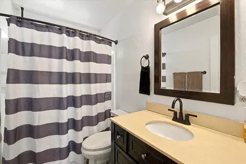 Bath - 2125 State Ln, Big Bear City, CA 92314 photo 1 of 3