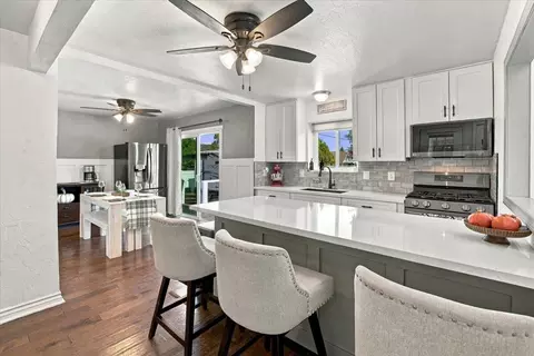 Kitchen - 2125 State Ln, Big Bear City, CA 92314 photo 1 of 3