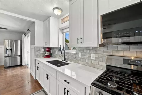 Kitchen - 2125 State Ln, Big Bear City, CA 92314 photo 3 of 3