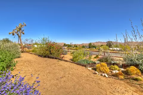 Exterior - 61587 Desert Air Rd, Joshua Tree, CA 92252 photo 6 of 13
