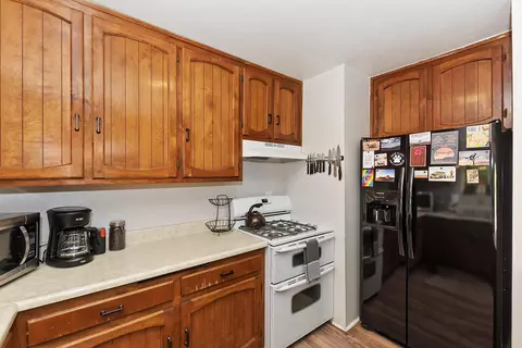 Kitchen - 61587 Desert Air Rd, Joshua Tree, CA 92252 photo 2 of 5