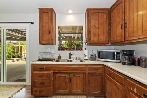 Kitchen - 61587 Desert Air Rd, Joshua Tree, CA 92252 photo 3 of 5