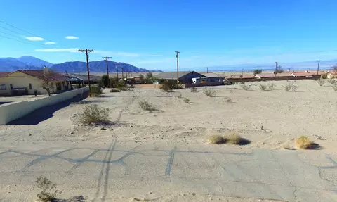 1518 Thunderbird Ave, Thermal, CA 92274 photo 3