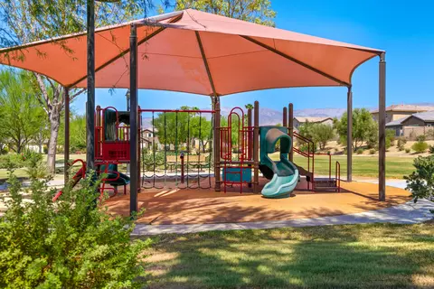 View/Area - 43502 Sentiero Dr, Indio, CA 92203 photo 3 of 10