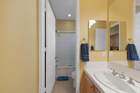 Bath - 43502 Sentiero Dr, Indio, CA 92203 photo 4 of 4