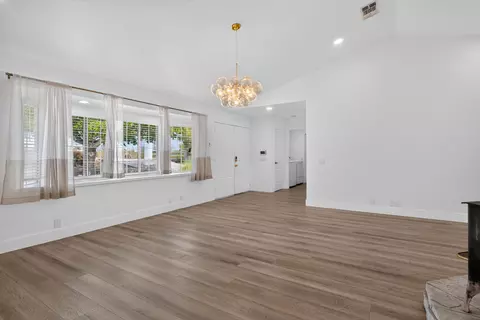 Living - 61849 Alta Mesa Dr, Joshua Tree, CA 92252 photo 4 of 7