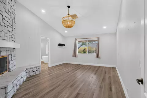 Living - 61849 Alta Mesa Dr, Joshua Tree, CA 92252 photo 5 of 7