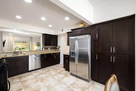 Kitchen - 359 Desert Falls Dr E, Palm Desert, CA 92211 photo 4 of 5