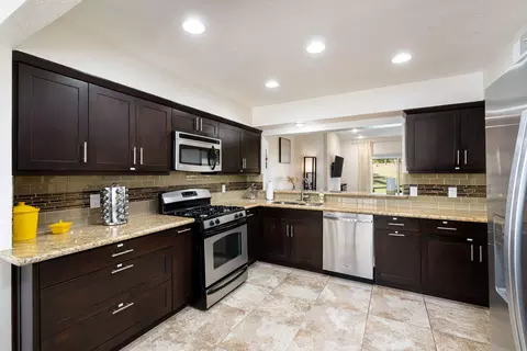 Kitchen - 359 Desert Falls Dr E, Palm Desert, CA 92211 photo 5 of 5
