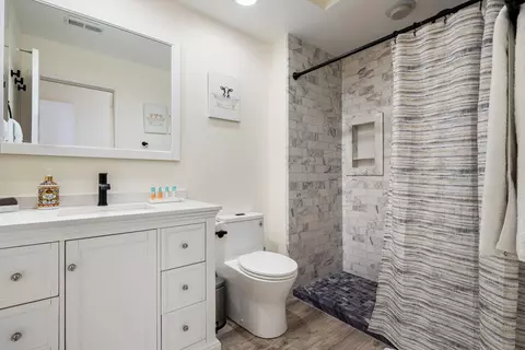 Bath - 359 Desert Falls Dr E, Palm Desert, CA 92211 photo 4 of 4