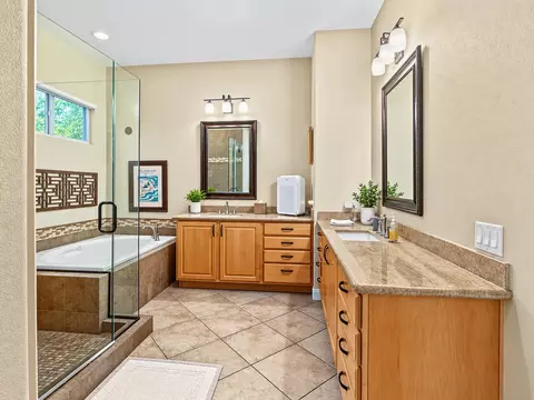 Bath - 80469 Glen Eagles Ct, Indio, CA 92201 photo 2 of 3