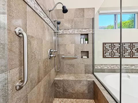 Bath - 80469 Glen Eagles Ct, Indio, CA 92201 photo 3 of 3