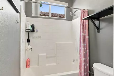 Bath - 83930 Bridges Ct, Indio, CA 92203 photo 4 of 6