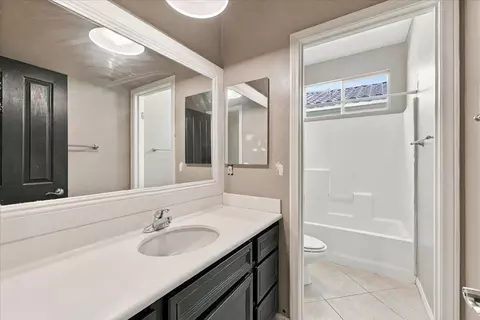 Bath - 83930 Bridges Ct, Indio, CA 92203 photo 5 of 6