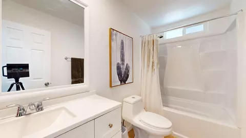Bath - 60644 Latham Trl, Joshua Tree, CA 92252 photo 1 of 2