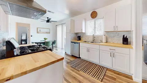 Kitchen - 60644 Latham Trl, Joshua Tree, CA 92252 photo 4 of 5