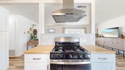 Kitchen - 60644 Latham Trl, Joshua Tree, CA 92252 photo 3 of 5