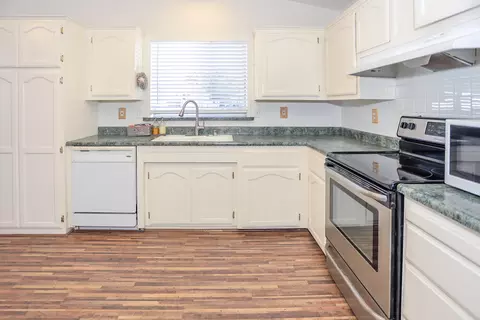 Kitchen - 45395 7th St, Big Bear City, CA 92314 photo 3 of 4