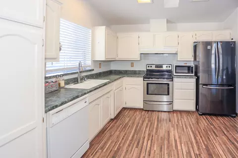 Kitchen - 45395 7th St, Big Bear City, CA 92314 photo 4 of 4