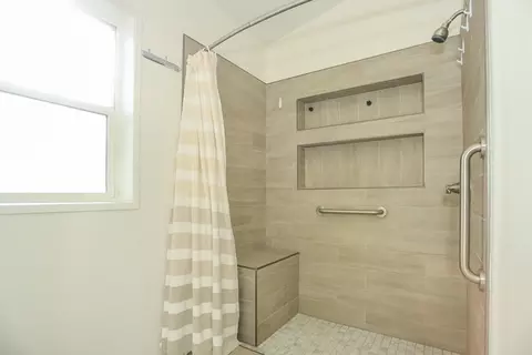 Bath - 45395 7th St, Big Bear City, CA 92314 photo 2 of 3