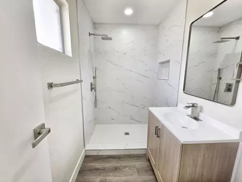 Bath - 43186 Nairobi Dr, Indio, CA 92201 photo 3 of 3