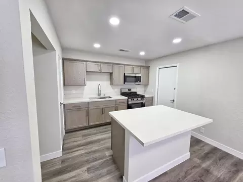 Kitchen - 43186 Nairobi Dr, Indio, CA 92201 photo 2 of 7