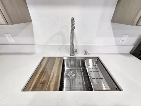 Kitchen - 43186 Nairobi Dr, Indio, CA 92201 photo 6 of 7