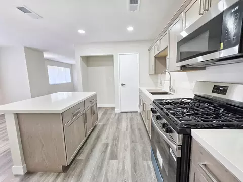 Kitchen - 43186 Nairobi Dr, Indio, CA 92201 photo 3 of 7