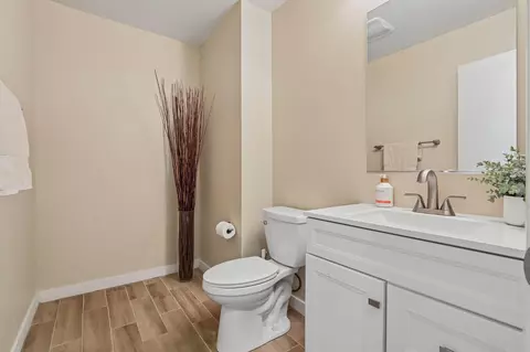 Bath - 1410 Silverberry Ln, Beaumont, CA 92223 photo 1 of 2
