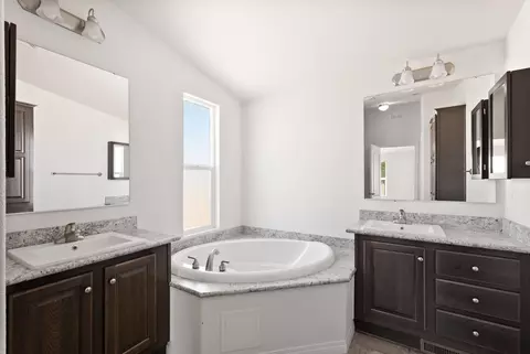 Bath - 60382 Stearman Rd, Landers, CA 92285 photo 4 of 5