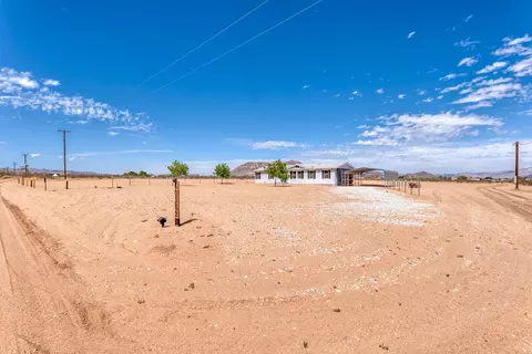 Exterior - 60382 Stearman Rd, Landers, CA 92285 photo 6 of 11