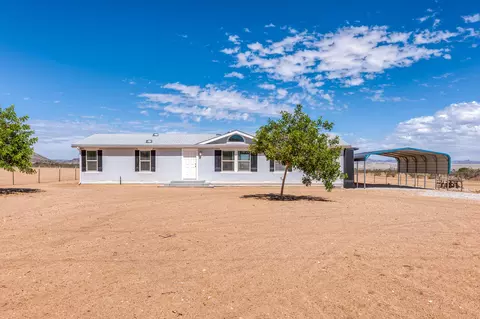 Exterior - 60382 Stearman Rd, Landers, CA 92285 photo 2 of 11