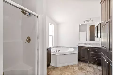 Bath - 60382 Stearman Rd, Landers, CA 92285 photo 2 of 5