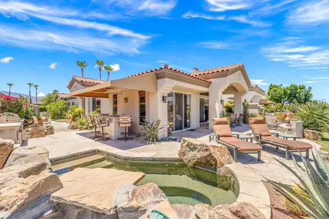 280 Tomahawk Dr, Palm Desert, CA 92211
