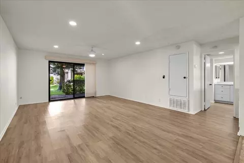 1050 E Ramon Rd, Palm Springs, CA 92264