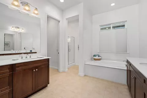 Bath - 85600 Molvena Dr, Indio, CA 92203 photo 2 of 4