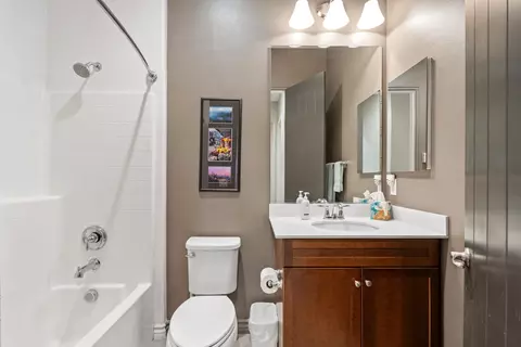 Bath - 85600 Molvena Dr, Indio, CA 92203 photo 3 of 4