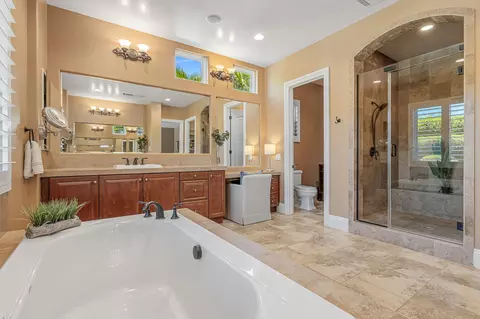 Bath - 49233 Constitution Dr, Indio, CA 92201 photo 5 of 11
