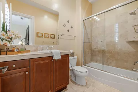 Bath - 49233 Constitution Dr, Indio, CA 92201 photo 7 of 11