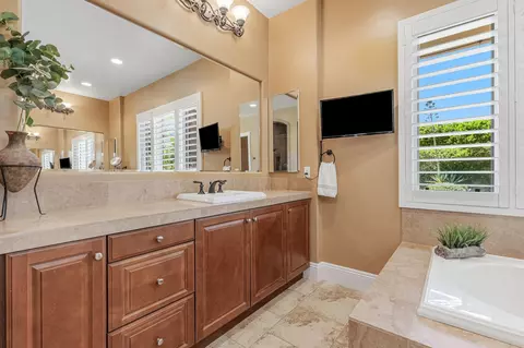 Bath - 49233 Constitution Dr, Indio, CA 92201 photo 3 of 11