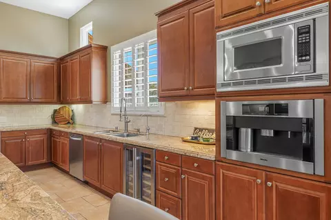 Kitchen - 49233 Constitution Dr, Indio, CA 92201 photo 4 of 8