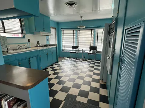142 Laguna Dr, Palm Springs, CA 92264