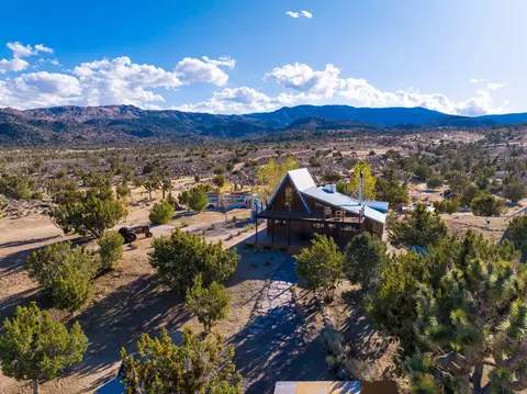 1102 Burlington Rd, Pioneertown, CA 92268