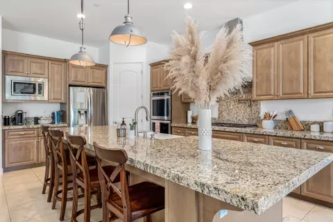 74114 Cosmopolitan Ln, Palm Desert, CA 92211