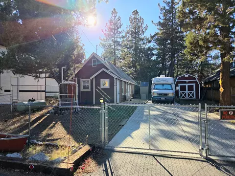 154 Leonard Ln, Sugarloaf, CA 92386
