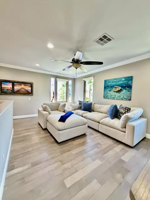 Living - 4982 Crestview Dr, Carlsbad, CA 92008 photo 4 of 8